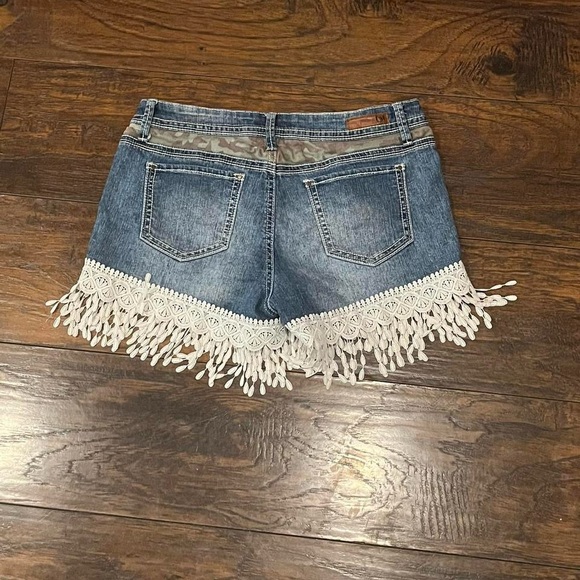 LEI Ashley Low rise Denim Shorts with Lace Fringe - Picture 2 of 5